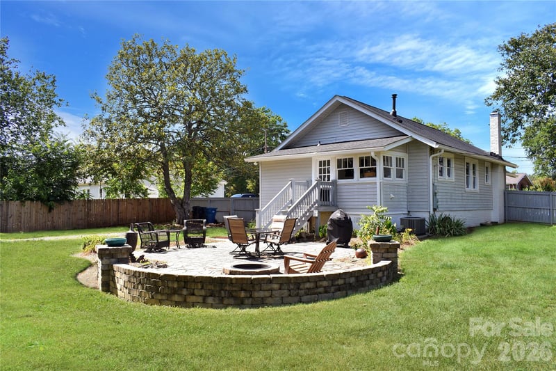 496 14th Ave, Hickory, NC 28601
