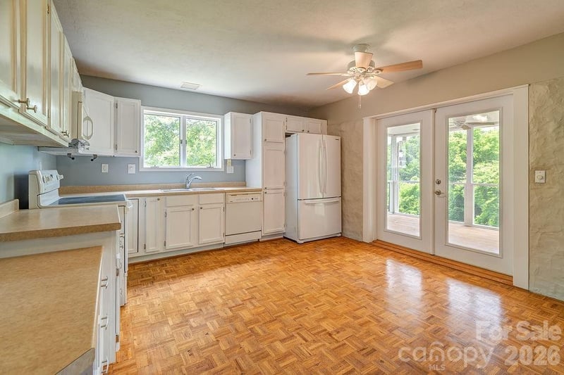 14 High Valley Estates Dr, Alexander, NC 28701