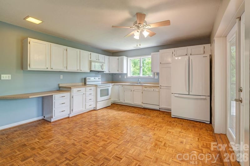14 High Valley Estates Dr, Alexander, NC 28701