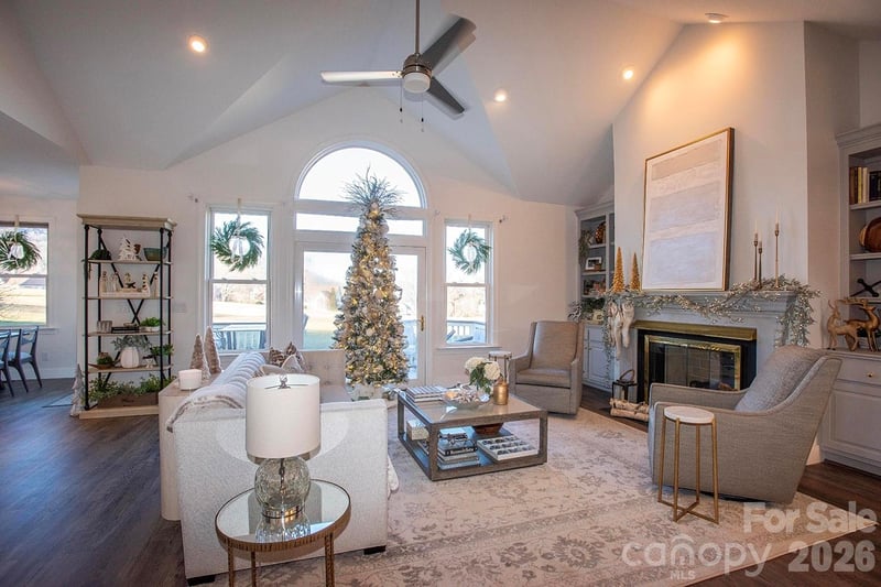 40 Bunker Ct, Mills River, NC 28759