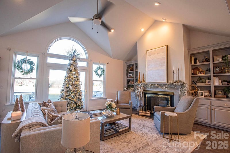 40 Bunker Ct, Mills River, NC 28759