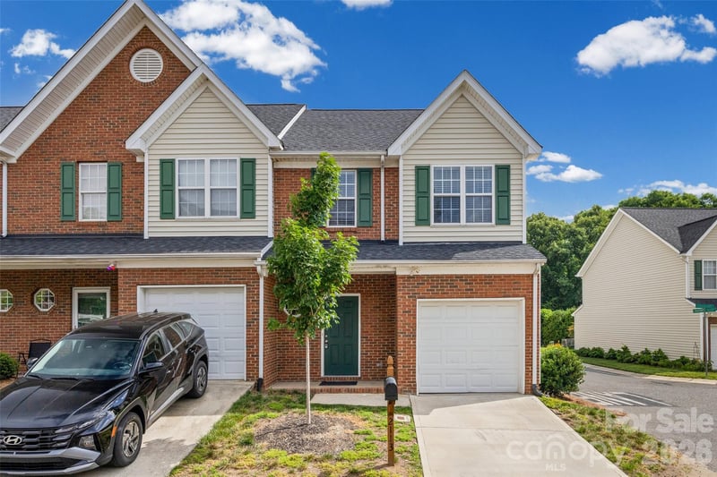 2113 Lennoxshire Square Ct, Charlotte, NC 28210
