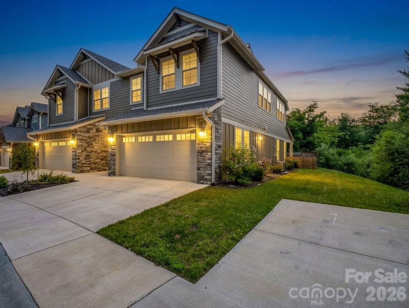 572 Sweet Birch Park Ln, Black Mountain, NC 28711