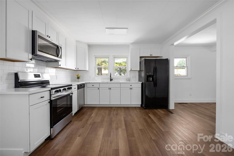 445 Oakwood Ave, Mooresville, NC 28115
