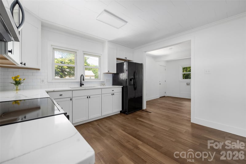 445 Oakwood Ave, Mooresville, NC 28115