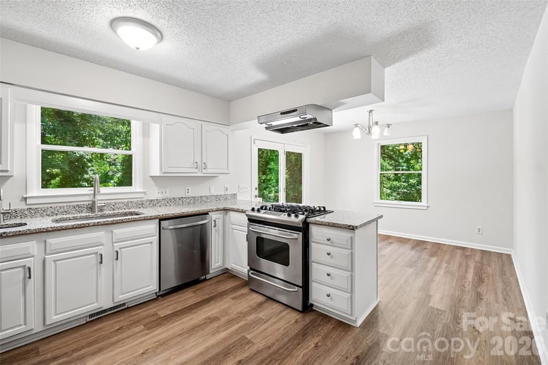 51 Wake Robin Way, Asheville, NC 28805