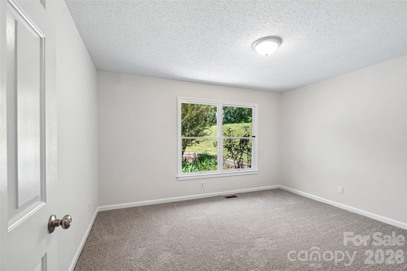 51 Wake Robin Way, Asheville, NC 28805