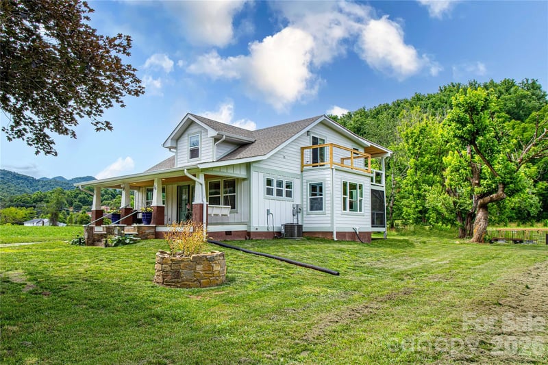 16 Riverside Dr, Barnardsville, NC 28709