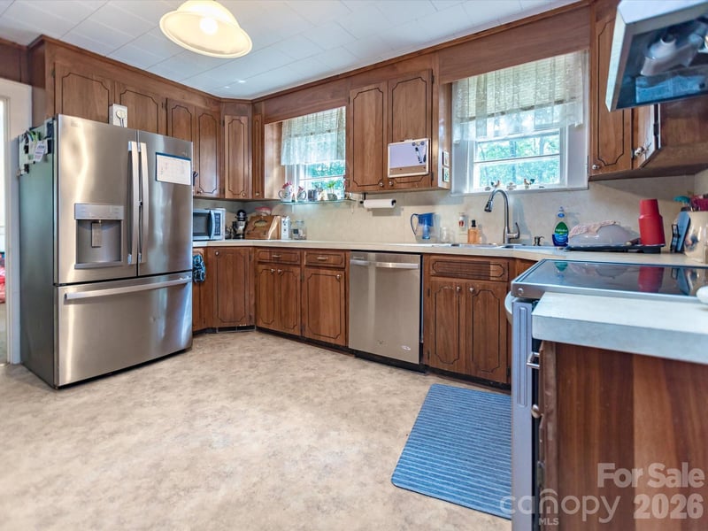 2111 Emmanuel Church Rd, Conover, NC 28613
