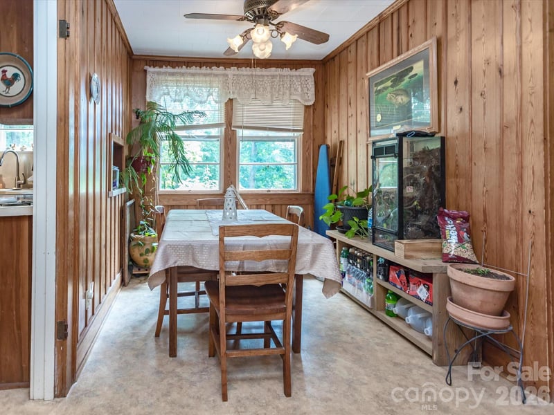 2111 Emmanuel Church Rd, Conover, NC 28613