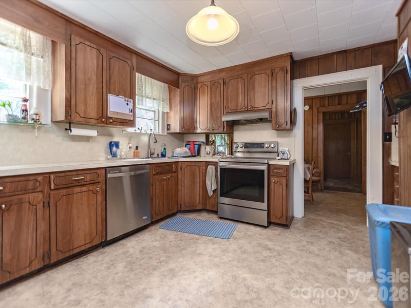 2111 Emmanuel Church Rd, Conover, NC 28613