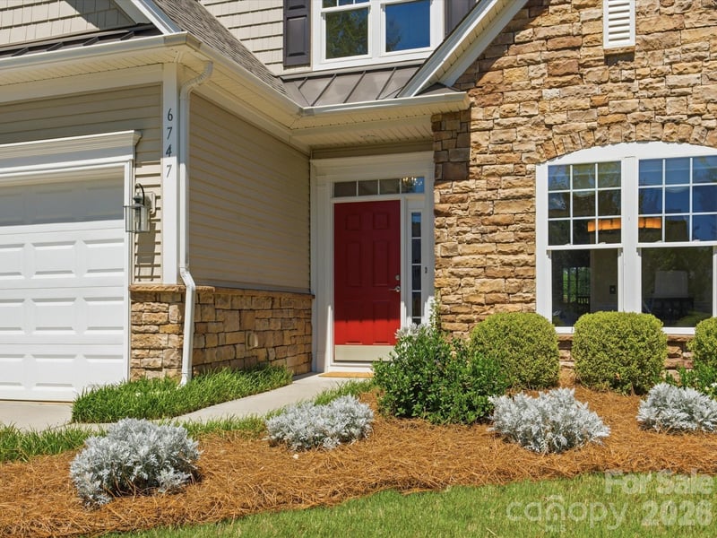 6747 Fieldstone Manor Dr, Matthews, NC 28105
