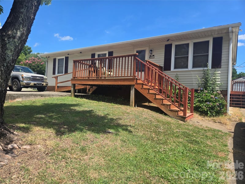 630 9th Avenue Dr, Hickory, NC 28602