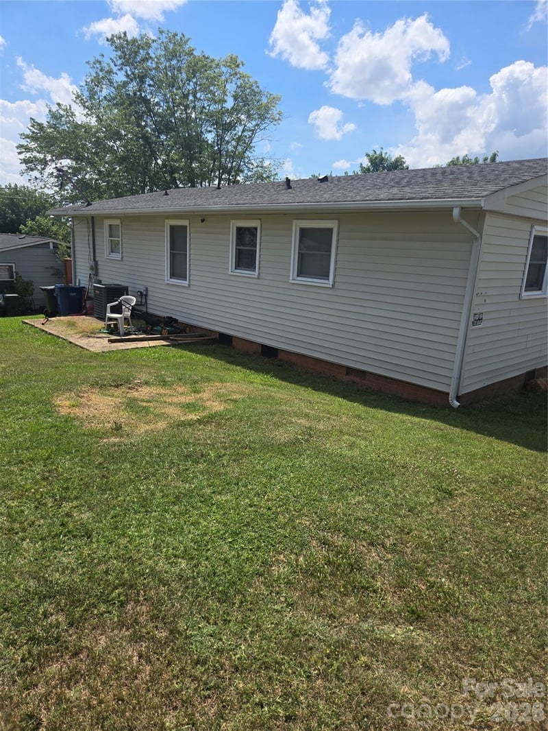 630 9th Avenue Dr, Hickory, NC 28602