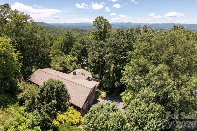 615 Goldview Dr, Hendersonville, NC 28791