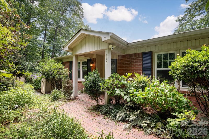 615 Goldview Dr, Hendersonville, NC 28791