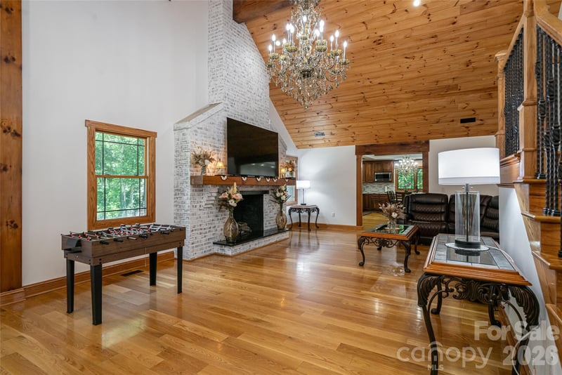 86 Holiday Dr, Hendersonville, NC 28739