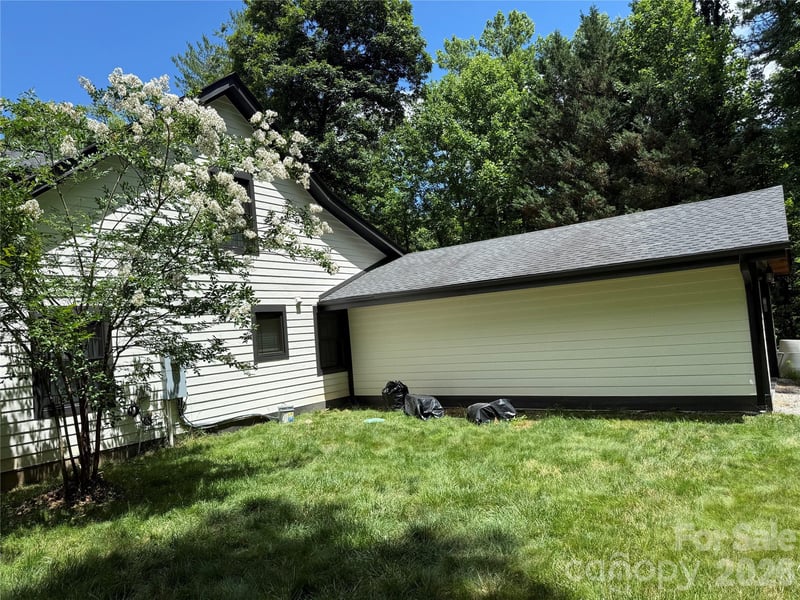 86 Holiday Dr, Hendersonville, NC 28739
