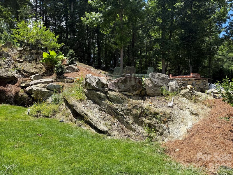 86 Holiday Dr, Hendersonville, NC 28739