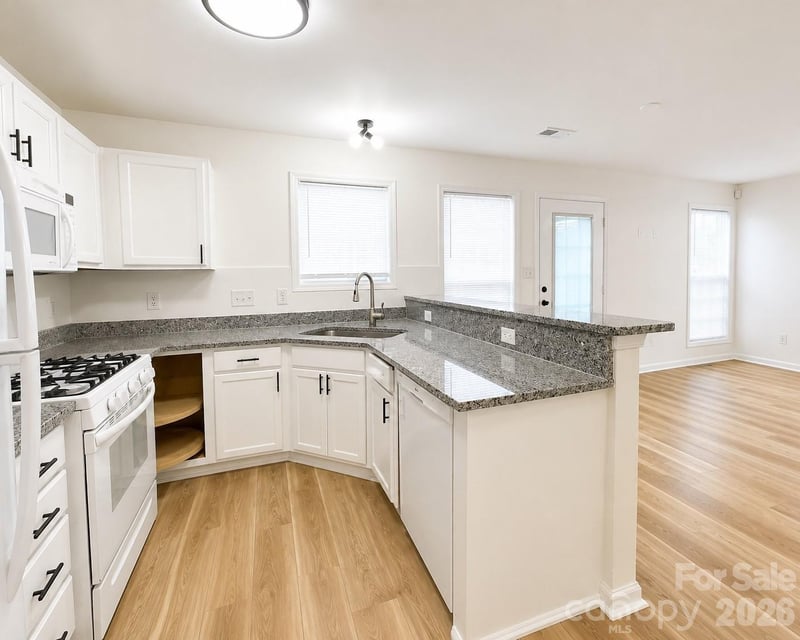 2049 Flushing Ct, Charlotte, NC 28215