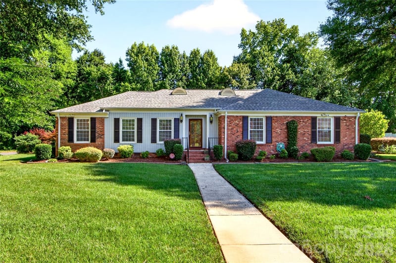 6801 Rambling Rose Dr, Charlotte, NC 28212