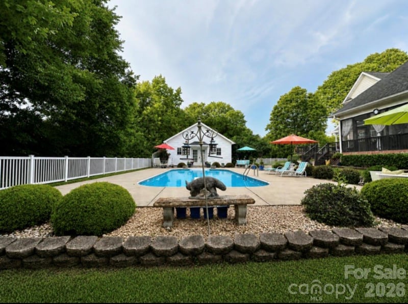 1093 Fairfield Dr, Gastonia, NC 28054