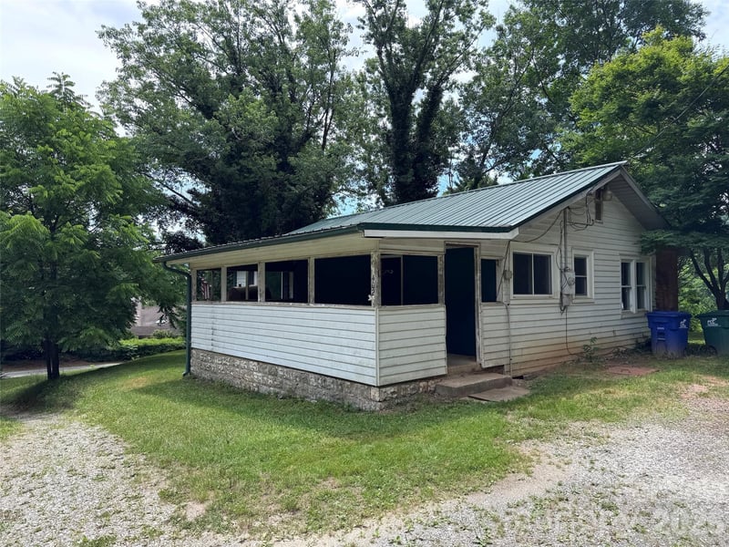 400 - 402 Sharon Rd, Fairview, NC 28730