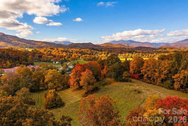 37 Amber Ln, Clyde, NC 28721