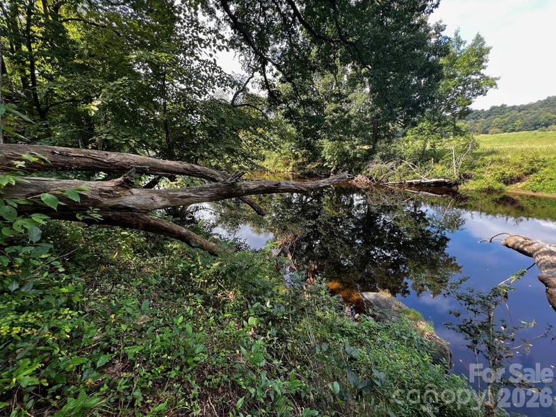 37 Amber Ln, Clyde, NC 28721