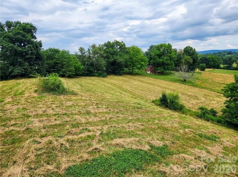 37 Amber Ln, Clyde, NC 28721