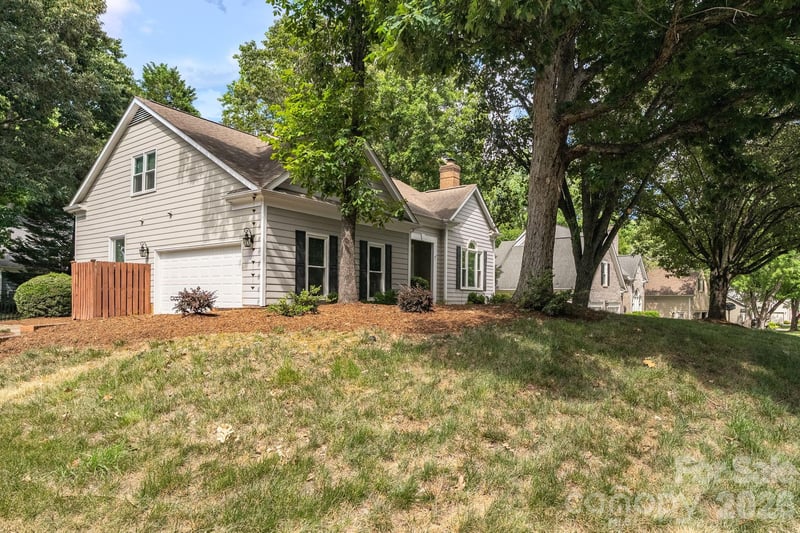 6632 Elmstone Dr, Charlotte, NC 28277