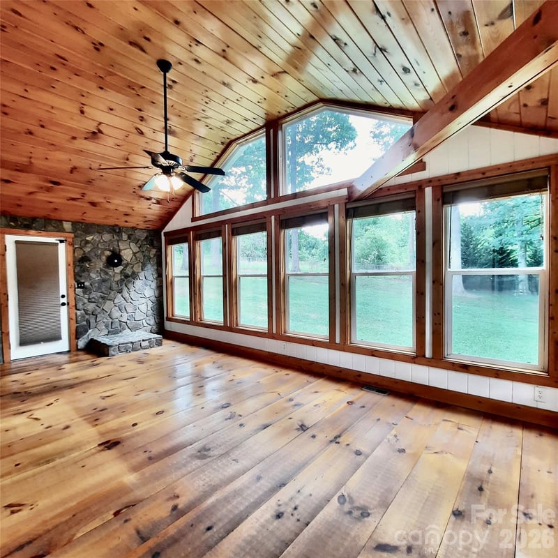 40 Brierfield Dr, Candler, NC 28715