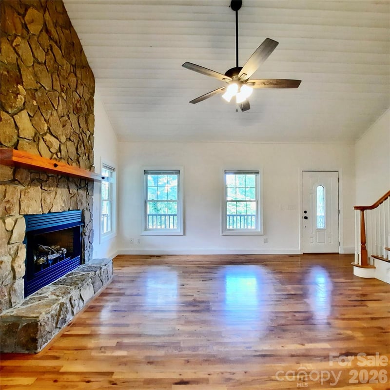 40 Brierfield Dr, Candler, NC 28715