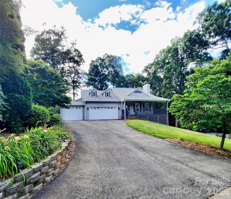 40 Brierfield Dr, Candler, NC 28715