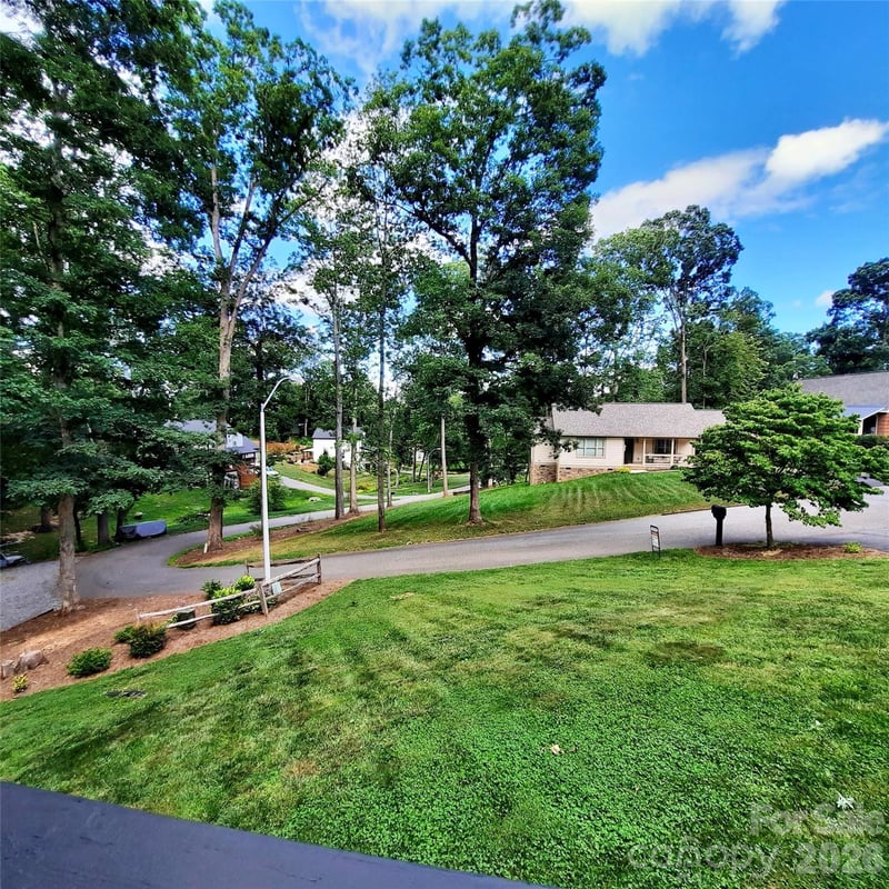 40 Brierfield Dr, Candler, NC 28715