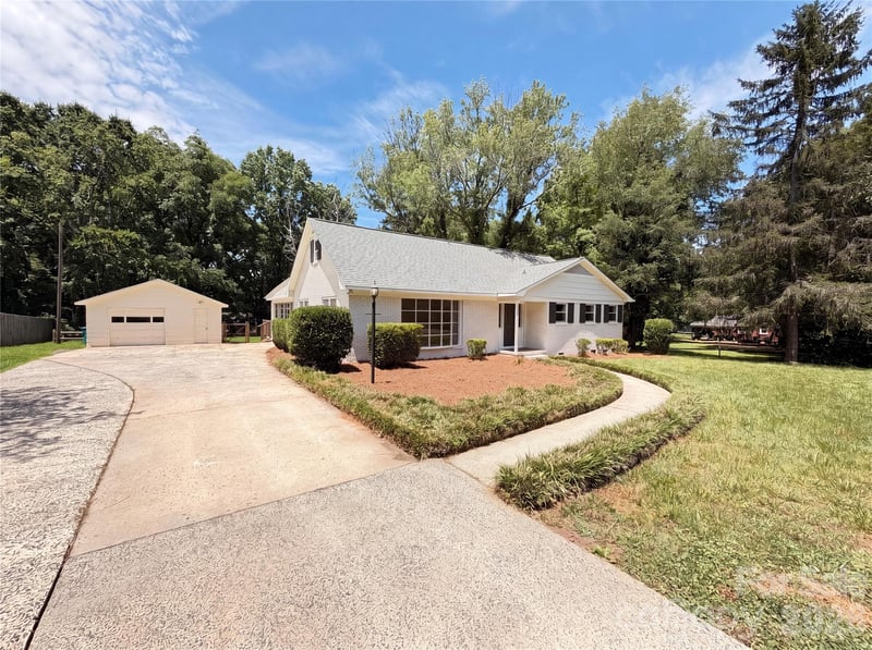 11932 Idlewild Rd, Matthews, NC 28105