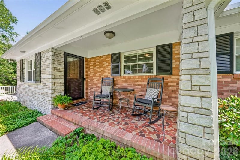 1135 Blueberry Ln, Charlotte, NC 28226