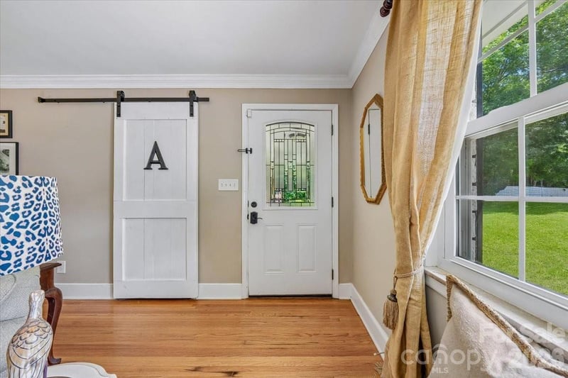 1135 Blueberry Ln, Charlotte, NC 28226