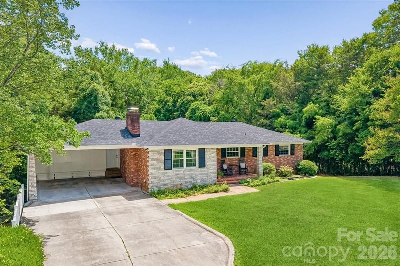 1135 Blueberry Ln, Charlotte, NC 28226