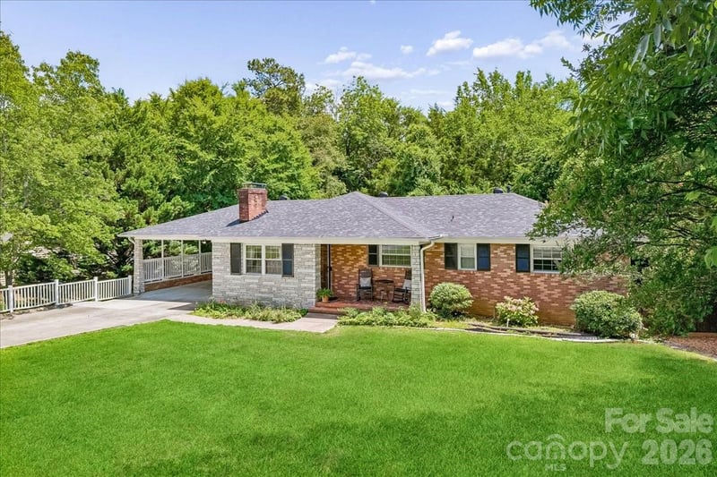 1135 Blueberry Ln, Charlotte, NC 28226