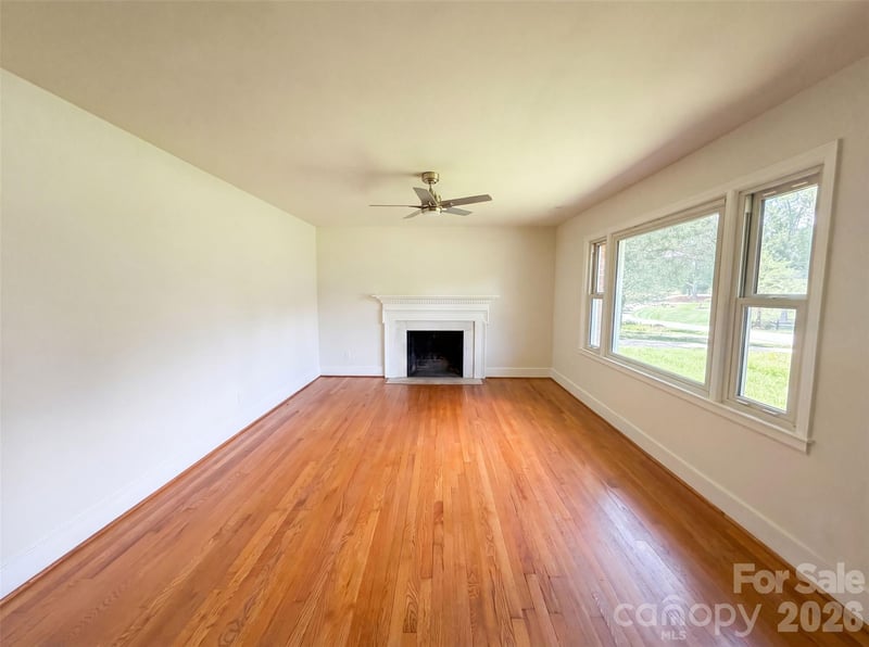 1911 Amberhill Ln, Charlotte, NC 28216