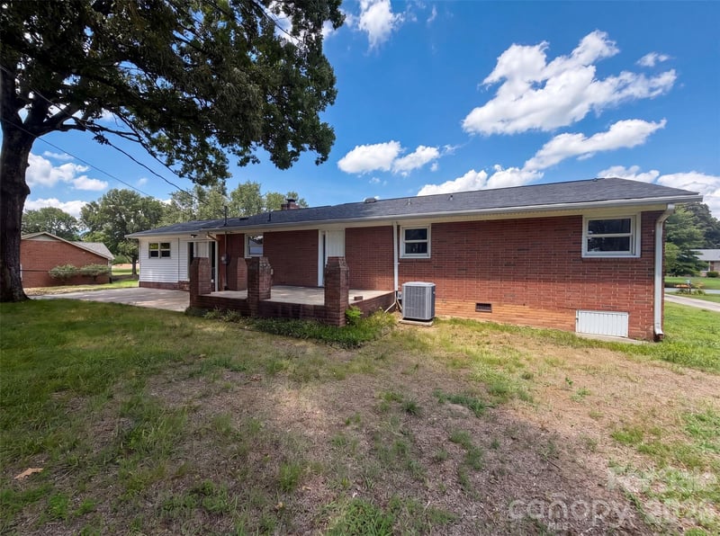 1911 Amberhill Ln, Charlotte, NC 28216