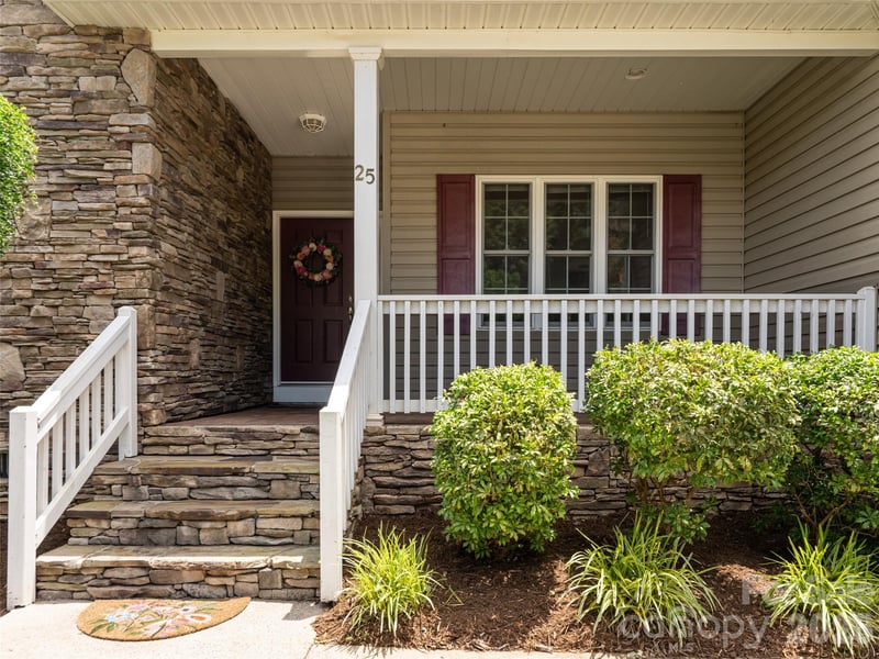 25 Driftstone Cir, Arden, NC 28704