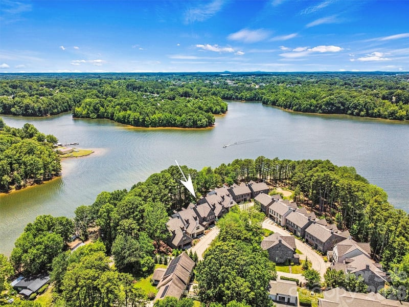 318 Ambleside Village Ln, Davidson, NC 28036