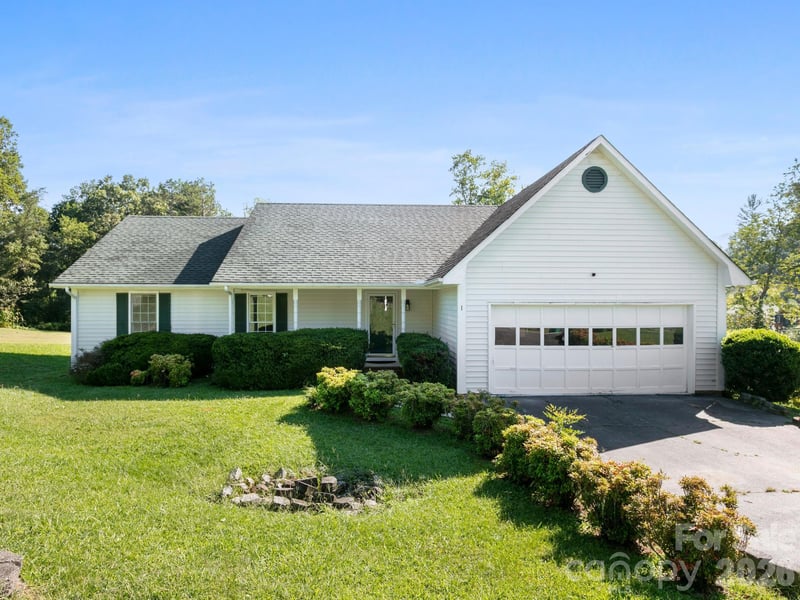 1 Strathmore Dr, Arden, NC 28704