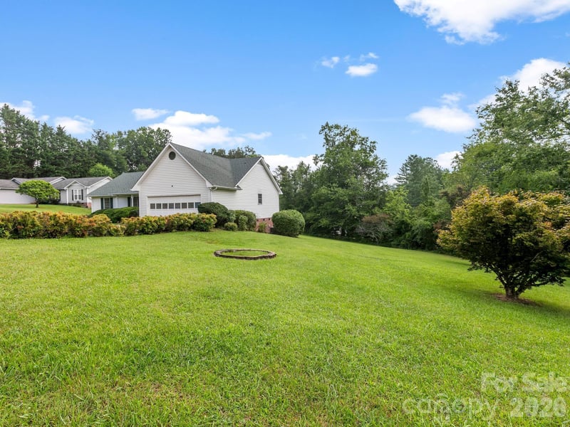 1 Strathmore Dr, Arden, NC 28704