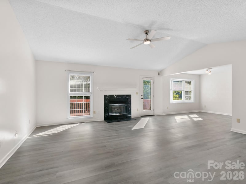 1 Strathmore Dr, Arden, NC 28704