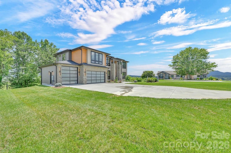 227 Pisgah Ridge Trl, Mills River, NC 28759