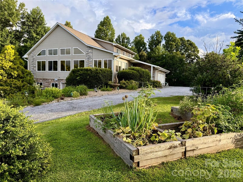 150 Hobby Horse Ln, Hendersonville, NC 28792