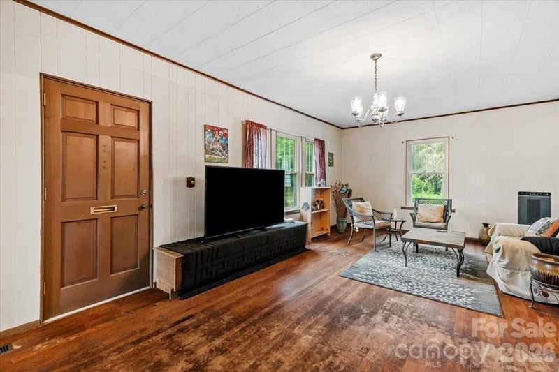 196 French Broad St, Brevard, NC 28712